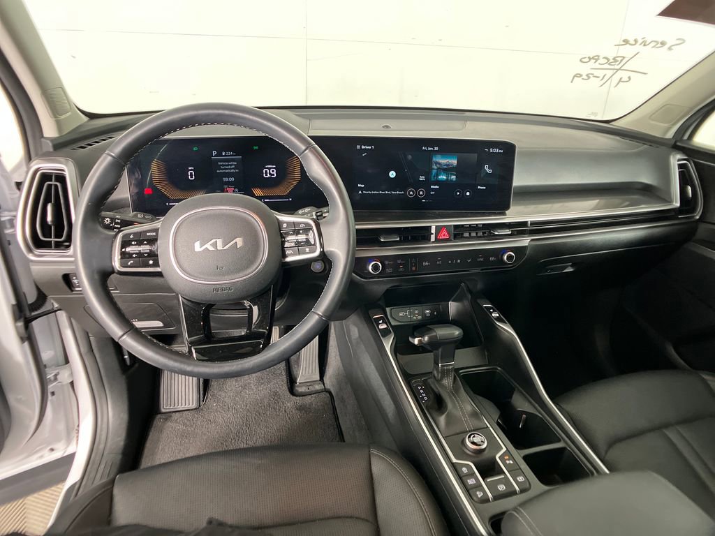 Used 2025 Kia Sorento S image 7