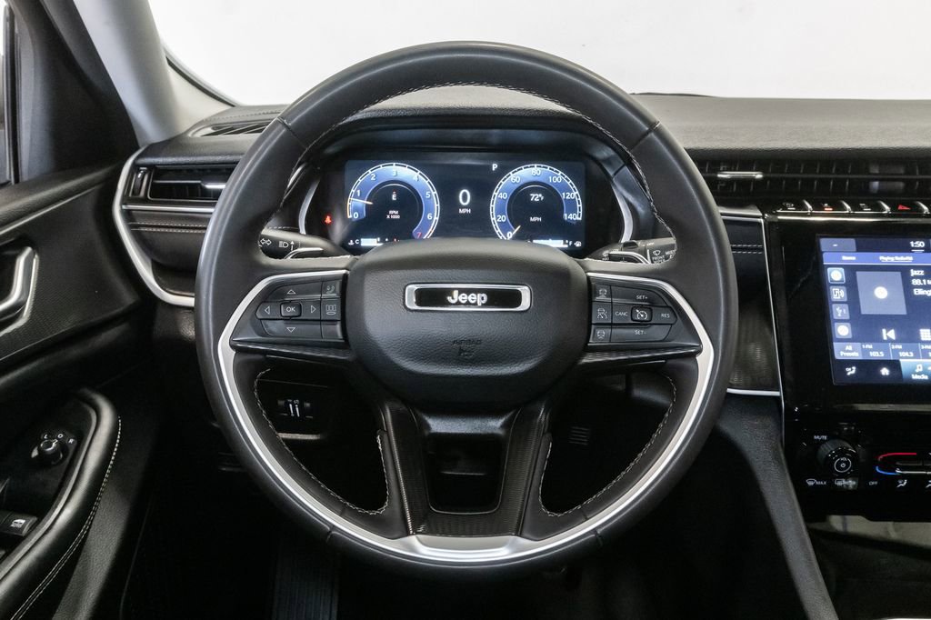 Certified 2024 Jeep Grand Cherokee Laredo AWD/4WD image 11
