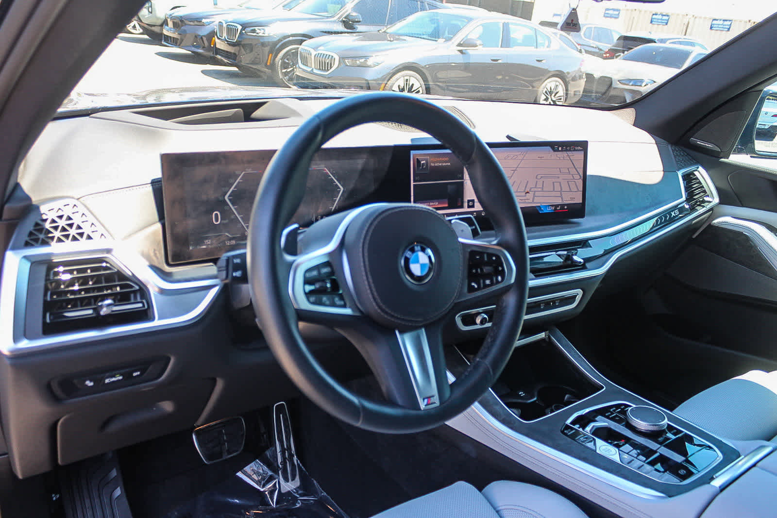 Used 2025 BMW X5 sDrive40i w/ M Sport Package RWD image 17