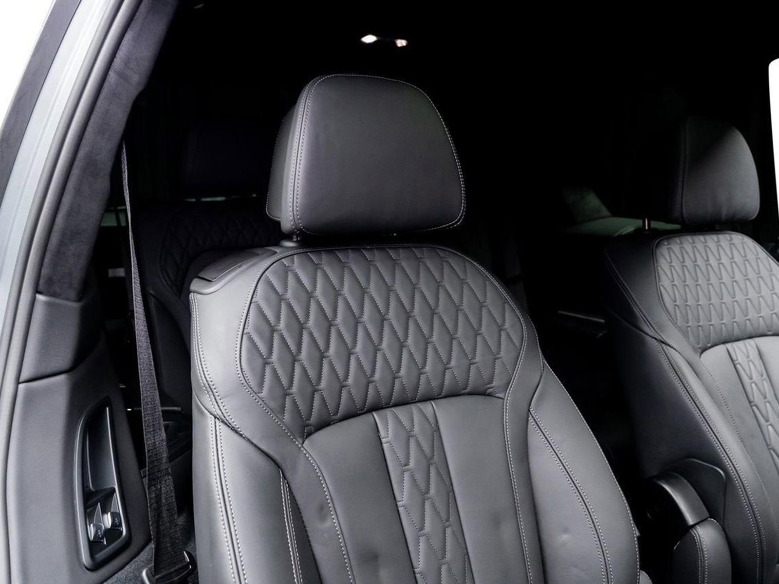 Used 2023 BMW X7 xDrive40i w/ Premium Package image 39