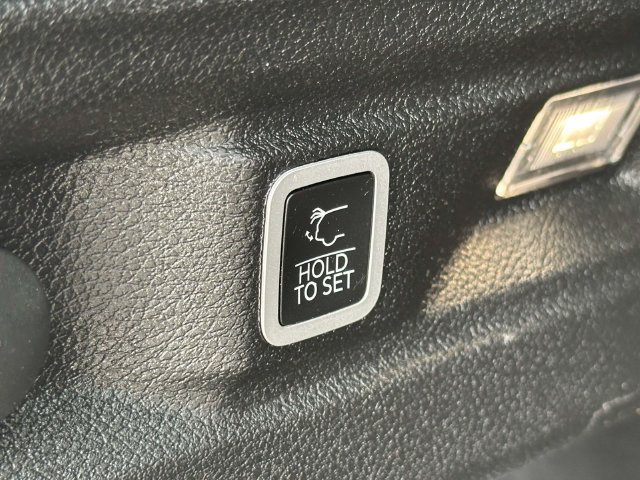 Used 2023 Jeep Grand Cherokee L Laredo AWD/4WD image 13