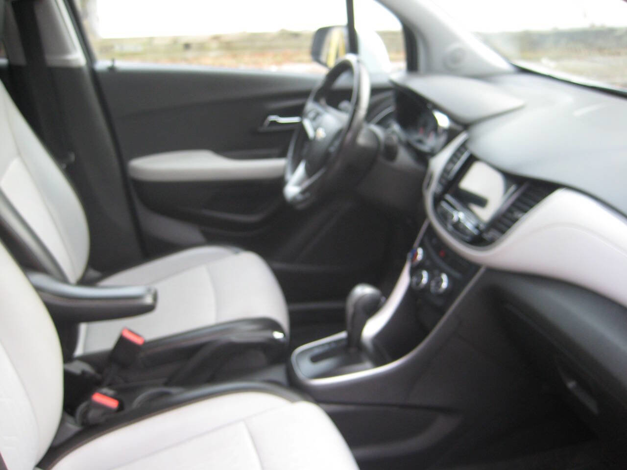 Used 2019 Chevrolet Trax LT w/ Driver Confidence Package image 18