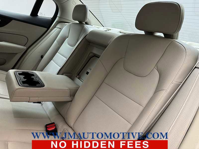 Used 2020 Volvo S60 T5 Momentum image 14
