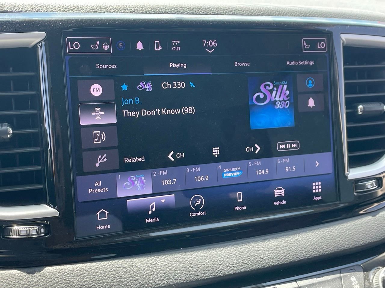 Used 2023 Chrysler Pacifica Touring-L FWD image 8