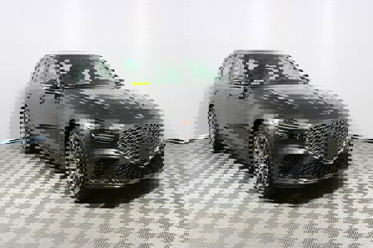 Used 2025 Genesis G70 2.5T image 26
