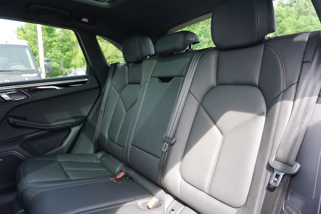 Used 2023 Porsche Macan S AWD/4WD image 46