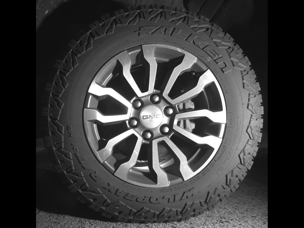 Used 2021 GMC Sierra 1500 AT4 w/ AT4 Premium Package AWD/4WD image 11