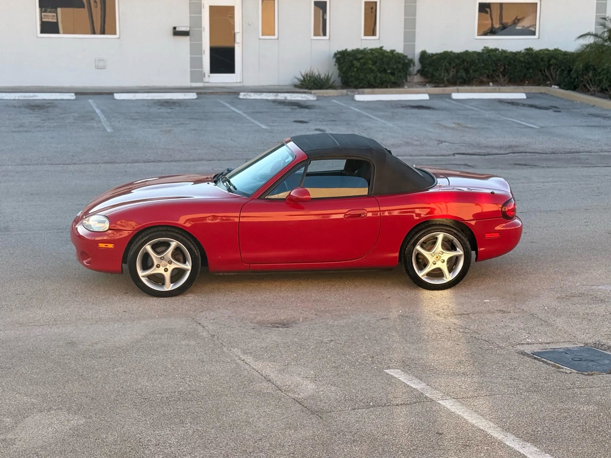 Used 2003 MAZDA MX-5 Miata image 13