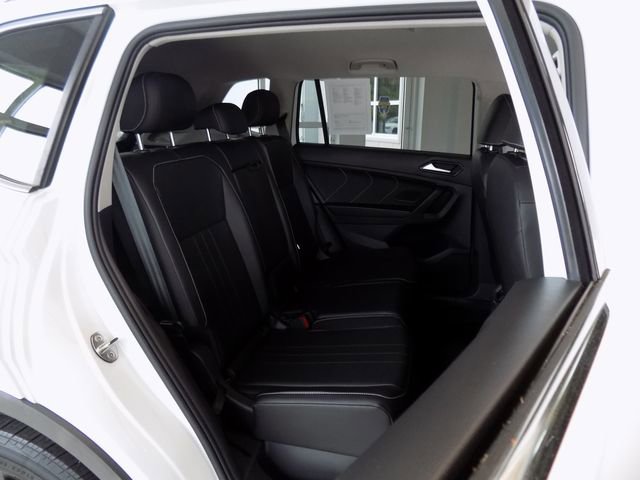 Used 2022 Volkswagen Tiguan SE AWD/4WD image 27