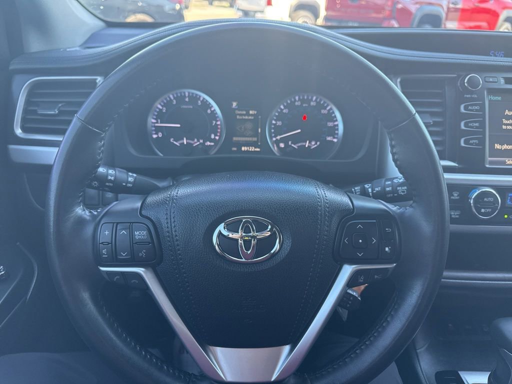 Used 2017 Toyota Highlander Plus AWD/4WD image 18