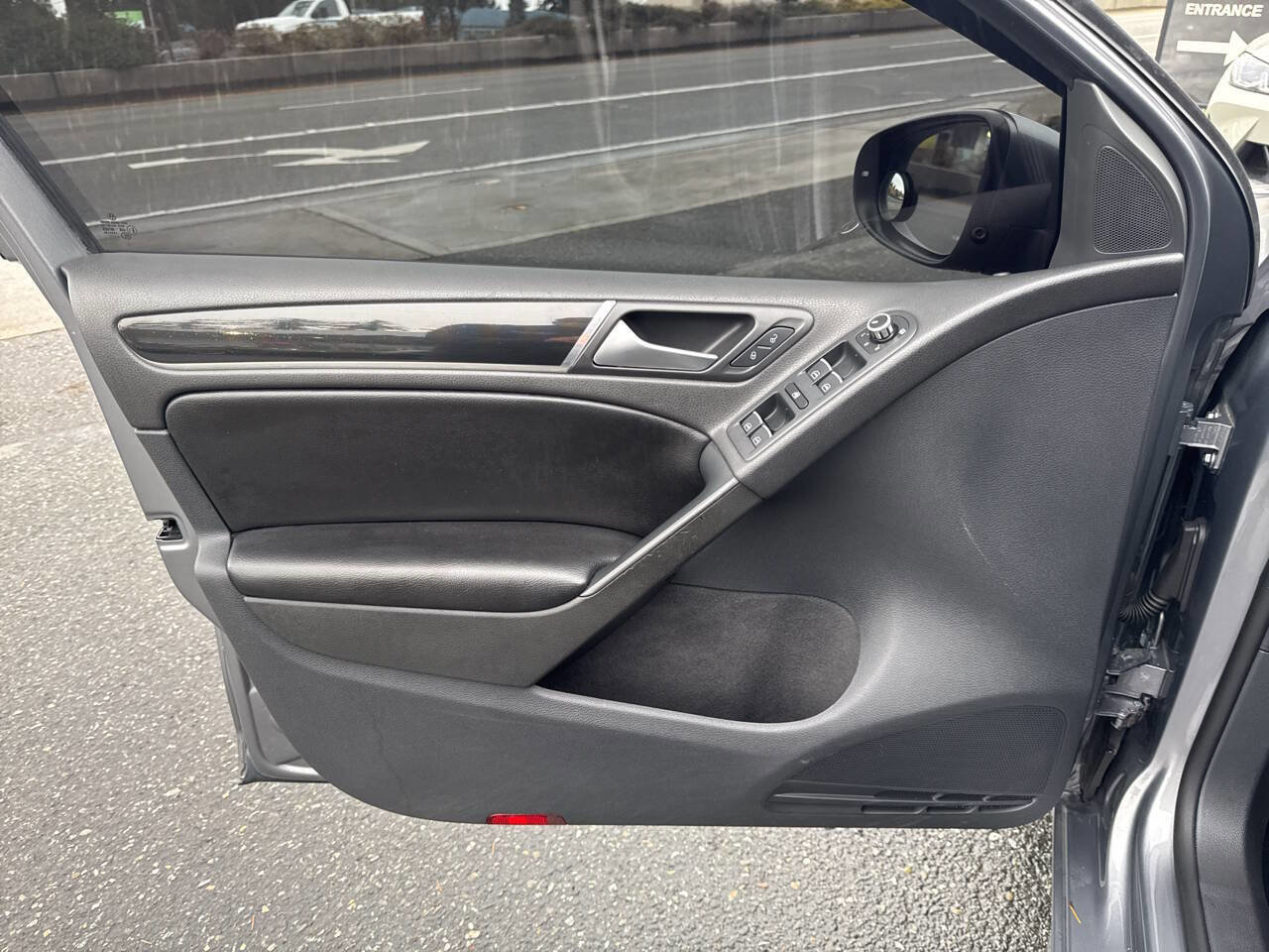 Used 2012 Volkswagen Golf 4-Door image 25
