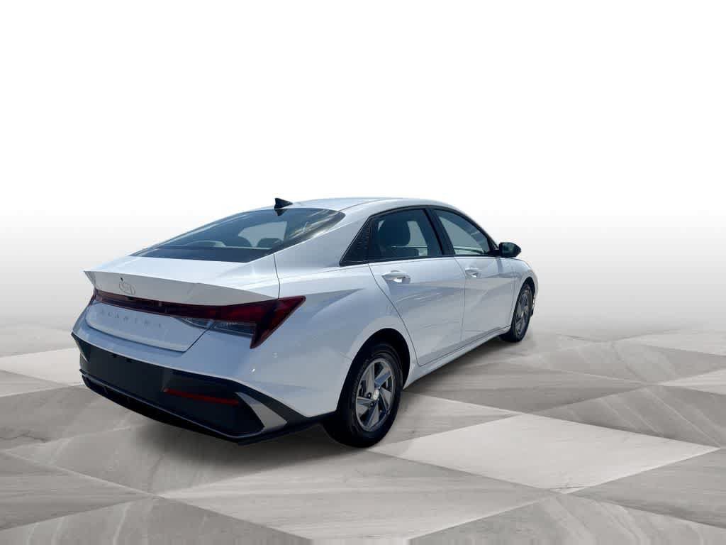 Used 2025 Hyundai Elantra SE FWD image 8