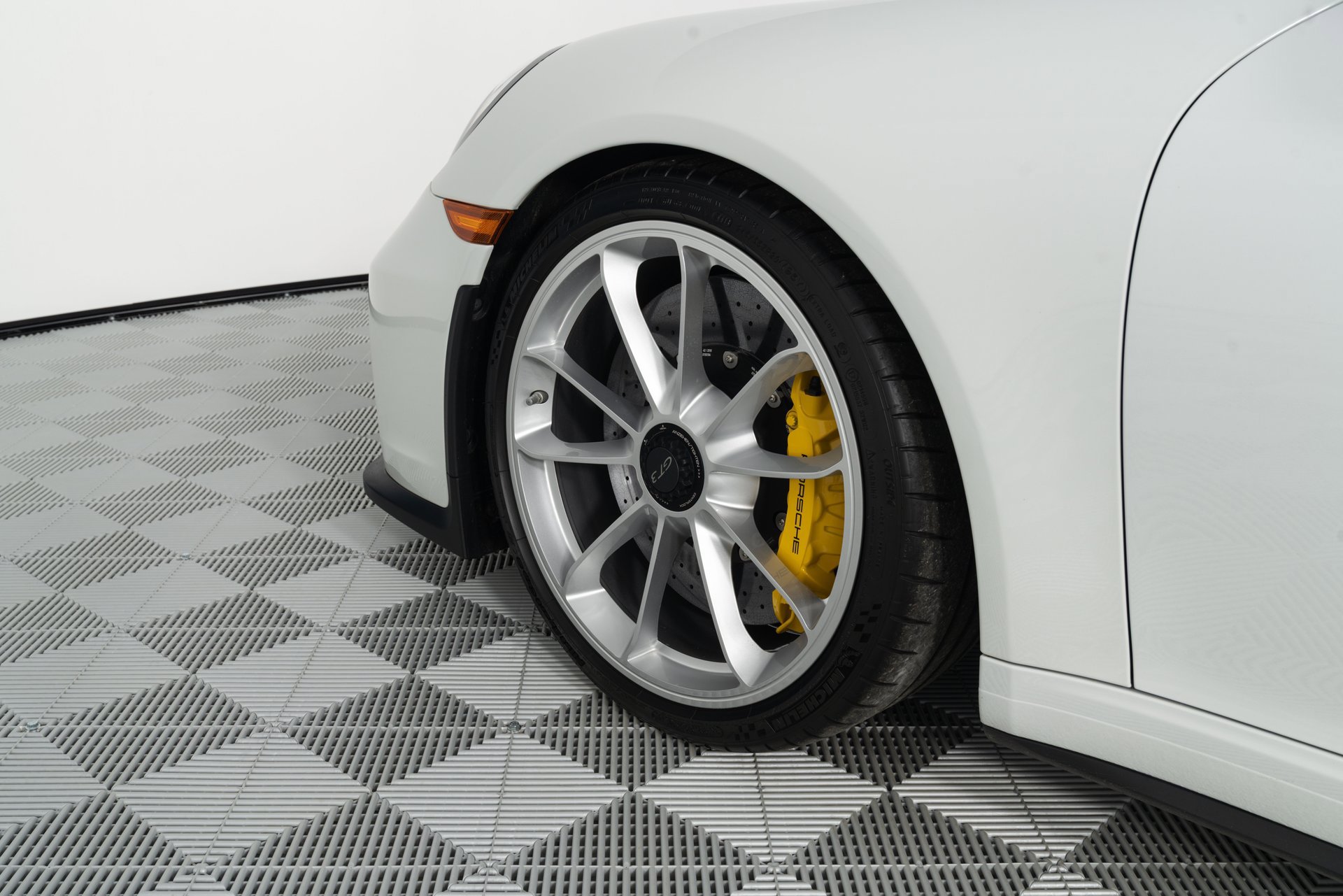 Used 2018 Porsche 911 GT3 RWD image 55