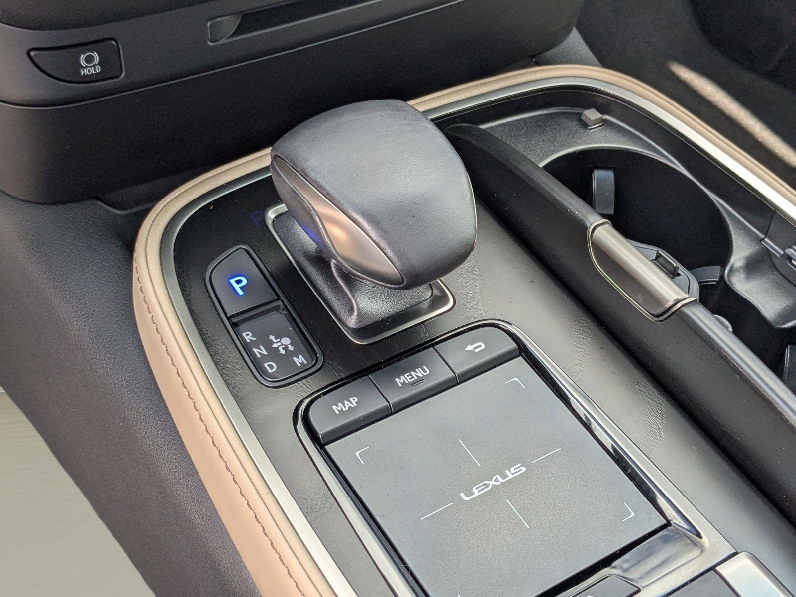 Certified 2021 Lexus LS 500 w/ Accessory Package (Z2) RWD image 19