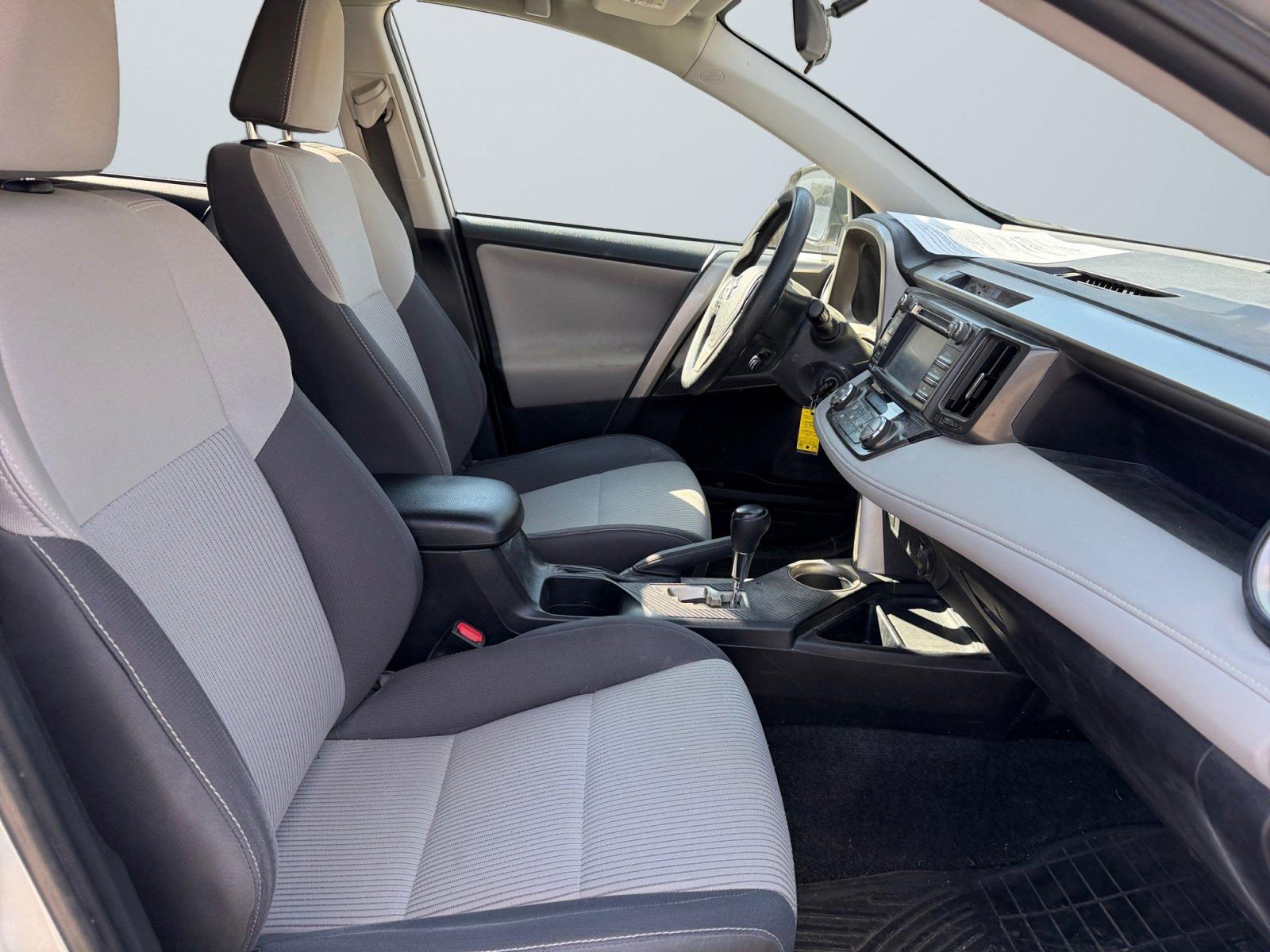 Used 2015 Toyota RAV4 XLE image 17