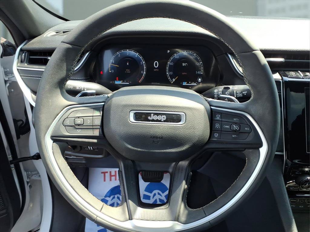 Certified 2025 Jeep Grand Cherokee Altitude AWD/4WD image 11