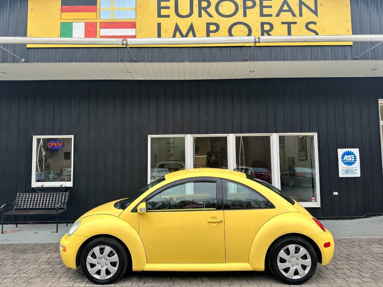 Used 2005 Volkswagen Beetle GL FWD image 1