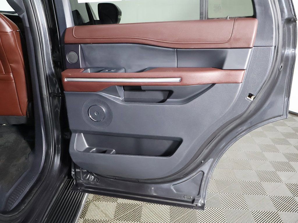 Used 2022 Ford Expedition Limited image 32