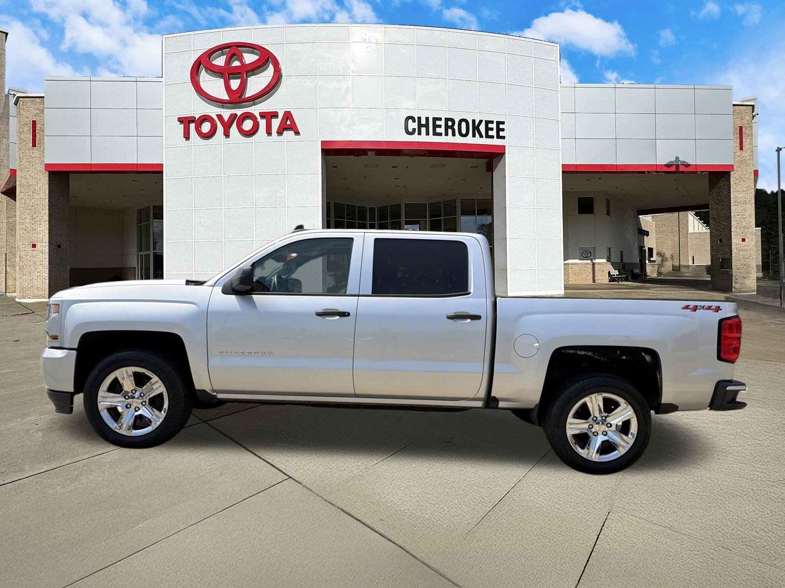 Used 2018 Chevrolet Silverado 1500 Custom w/ Custom Value Package AWD/4WD image 8