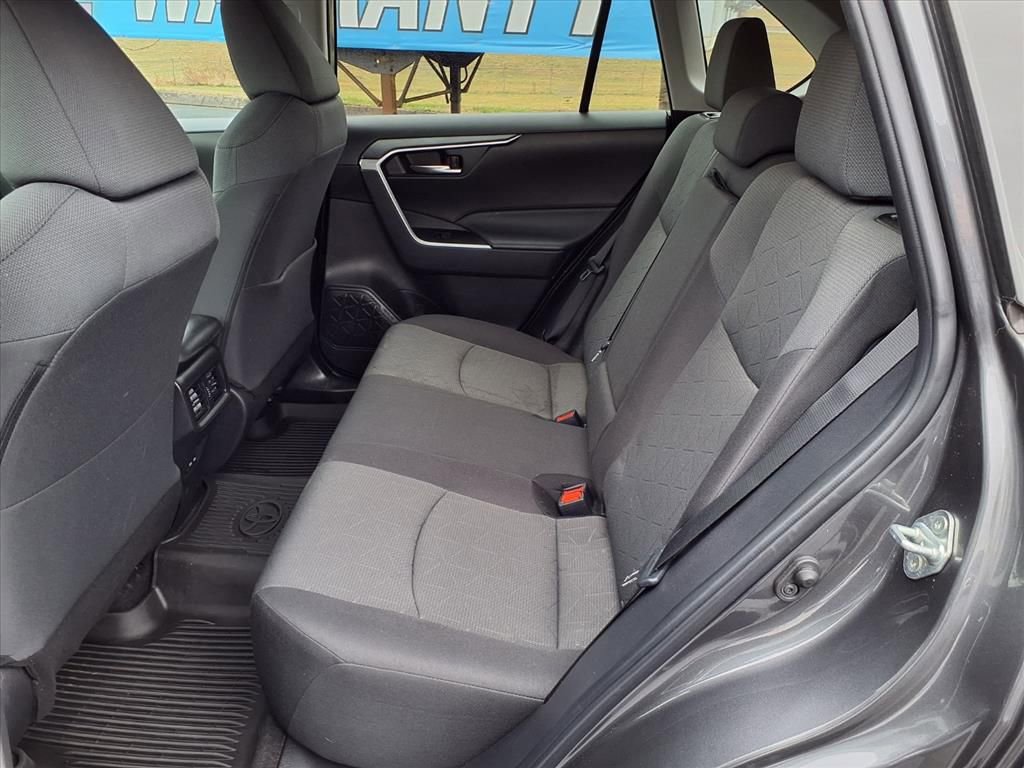 Used 2022 Toyota RAV4 XLE w/ Convenience Package image 10
