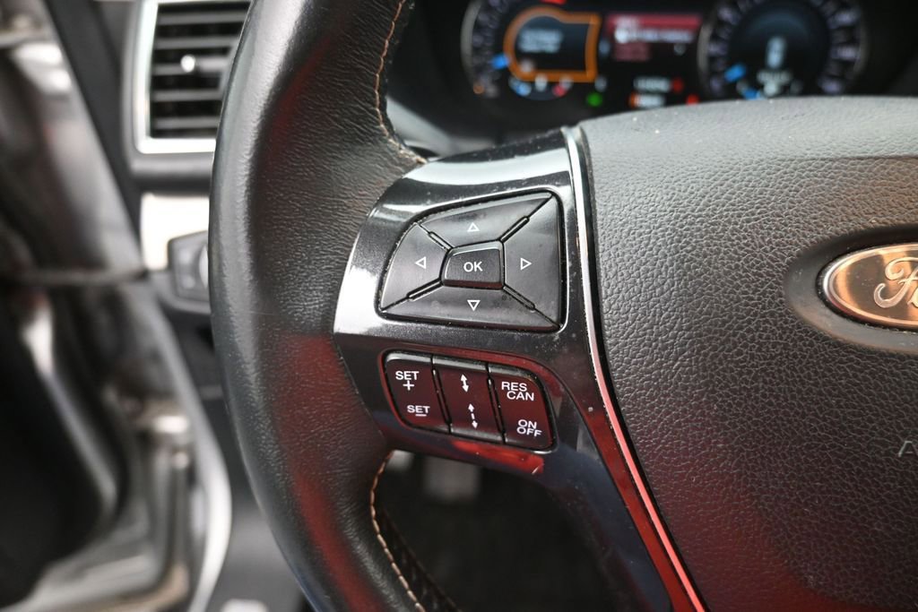 Used 2017 Ford Explorer Platinum AWD/4WD image 6