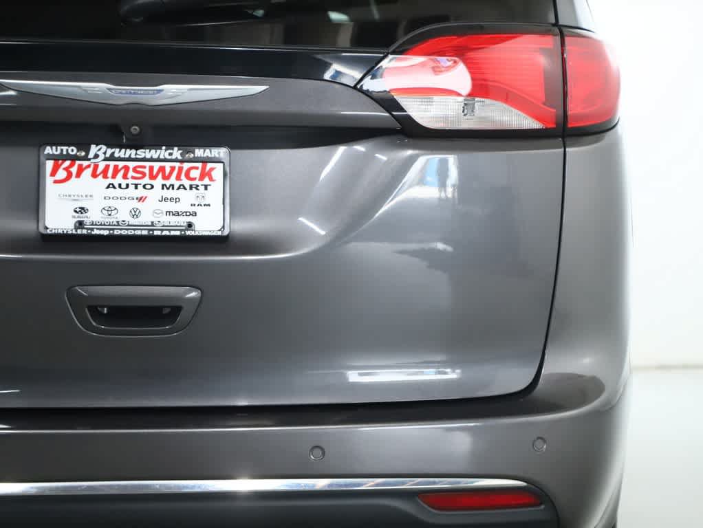 Used 2017 Chrysler Pacifica Touring-L Plus w/ Tire & Wheel Group FWD image 44