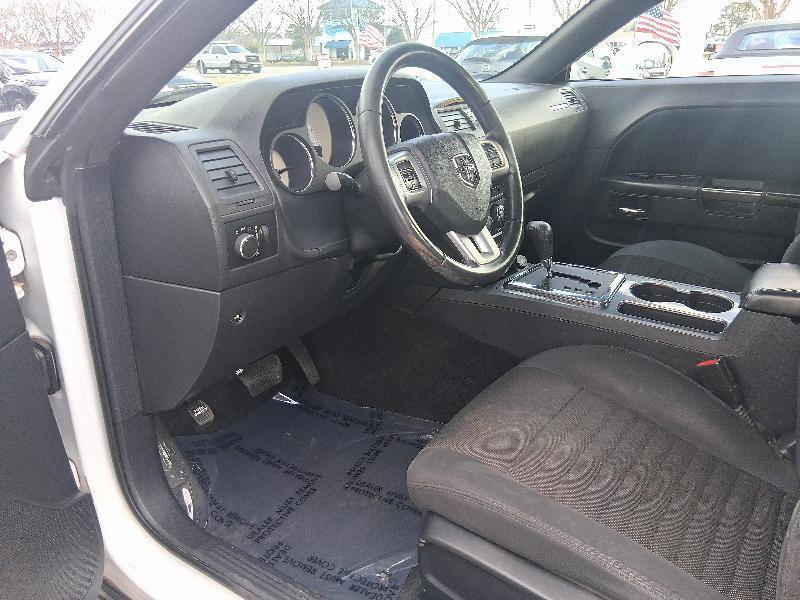 Used 2014 Dodge Challenger SXT RWD image 12