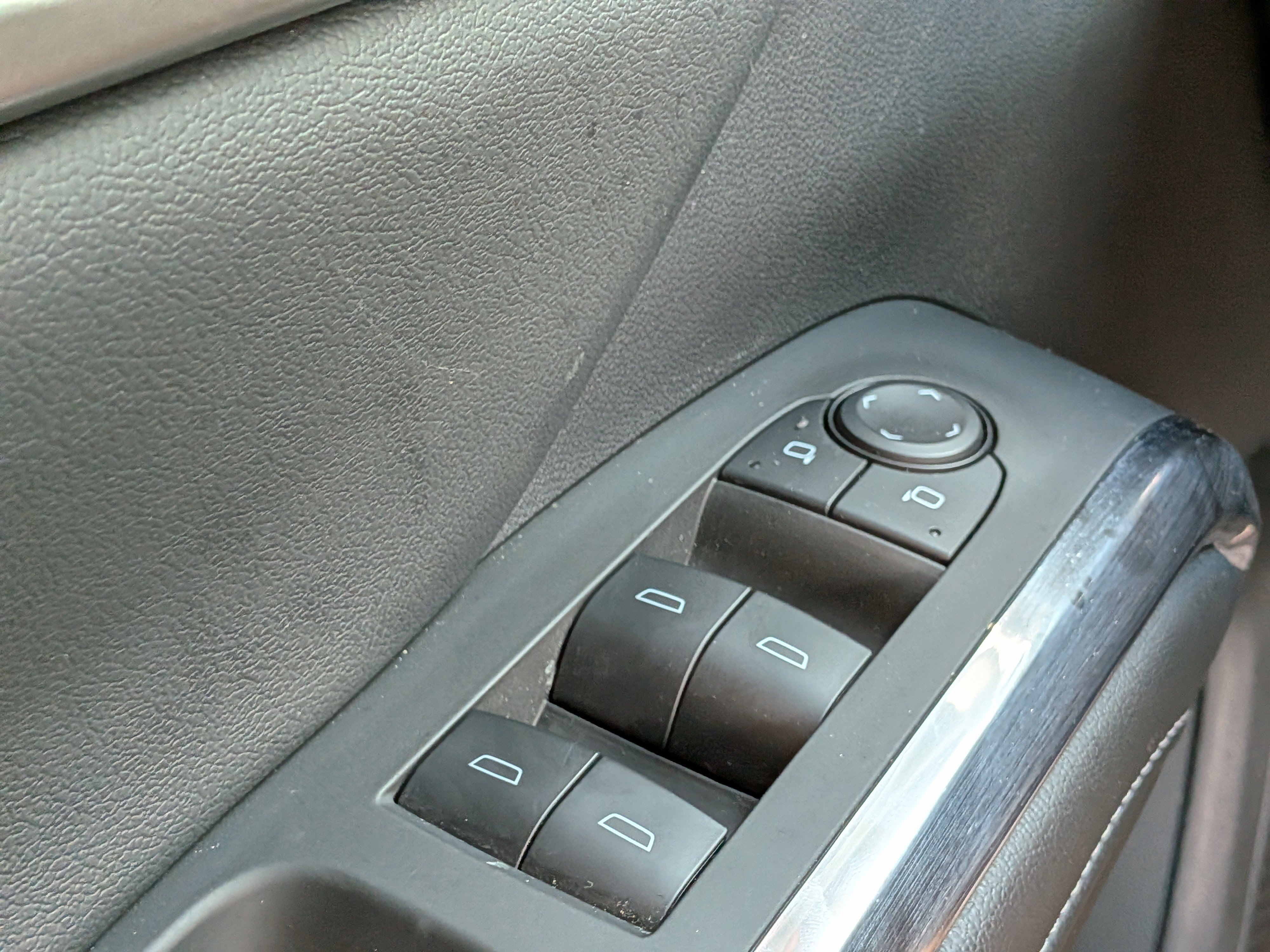 Used 2024 Chevrolet Traverse LS w/ Midnight/Sport Edition FWD image 20