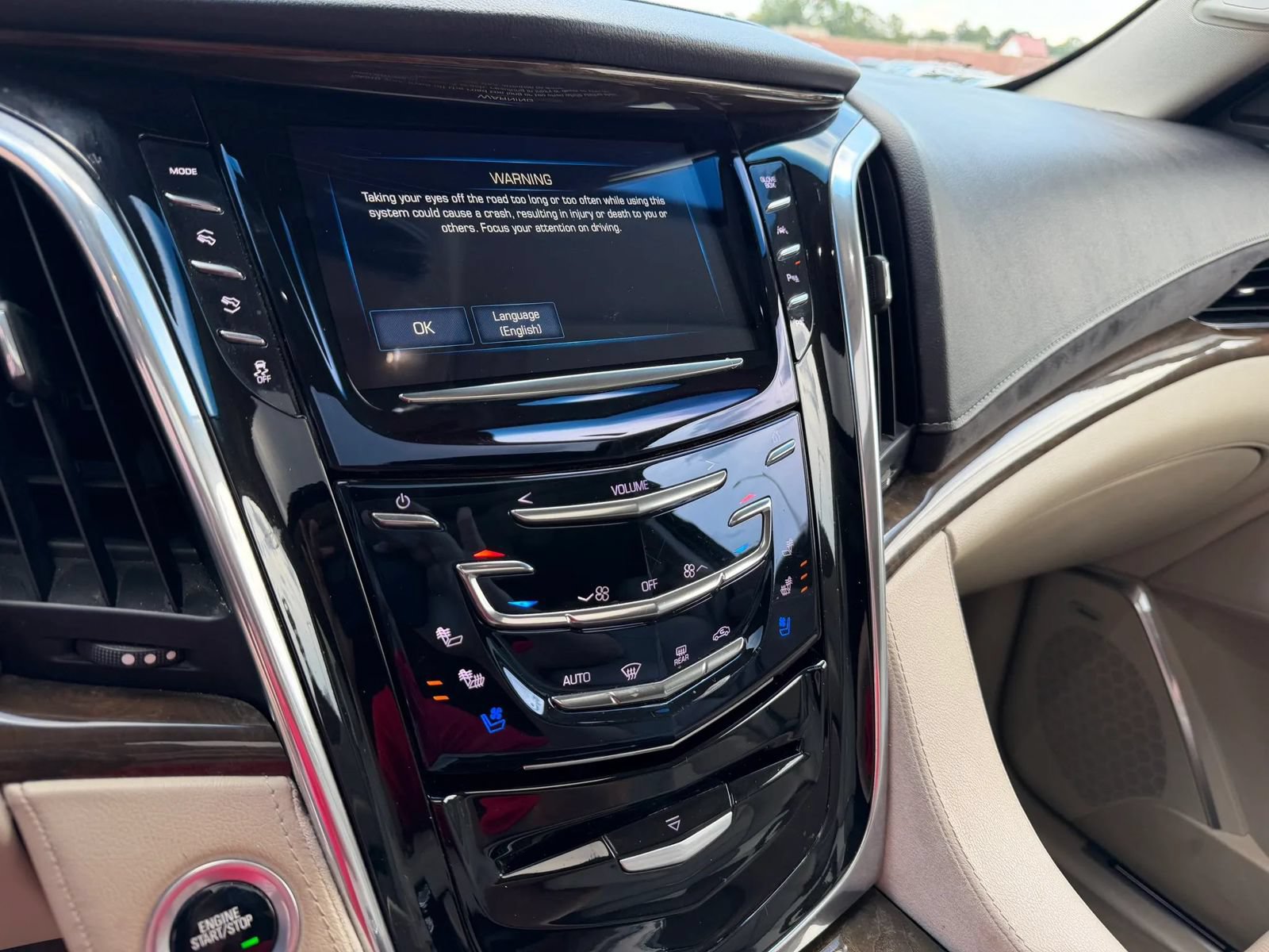 Used 2018 Cadillac Escalade ESV Luxury RWD image 15