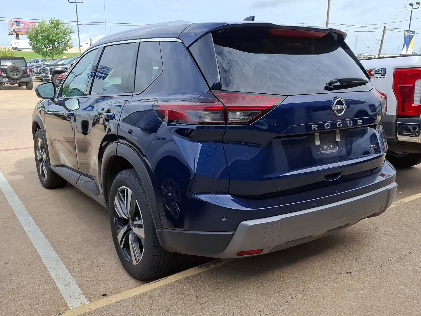 Used 2026 Nissan Rogue SL FWD image 9