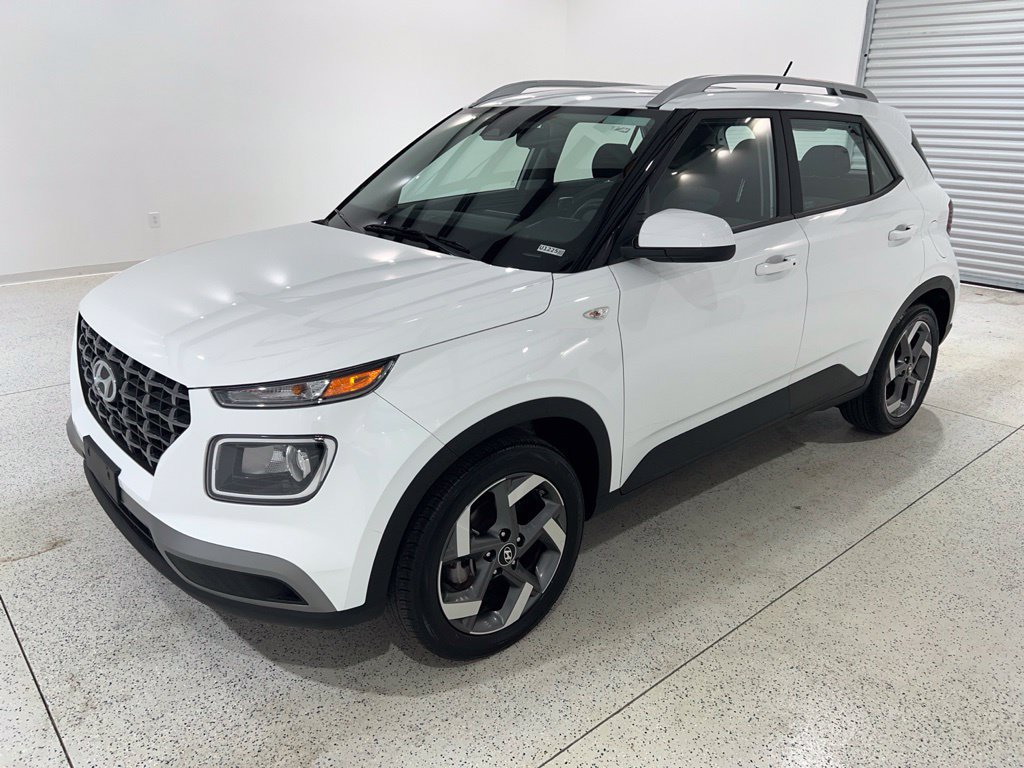 Used 2025 Hyundai Venue SEL FWD image 1
