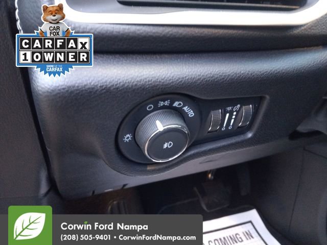 Used 2023 Chrysler Pacifica Limited w/ Uconnect Theater Family Group image 13