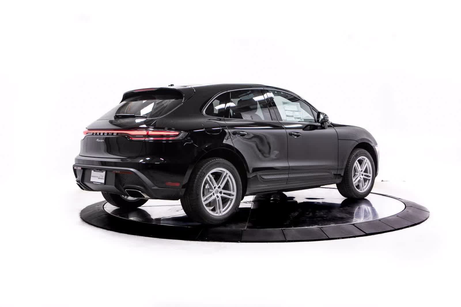Certified 2026 Porsche Macan AWD/4WD image 7