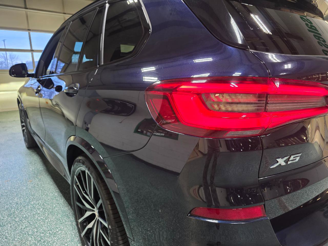 Used 2019 BMW X5 xDrive50i w/ M Sport Package image 10