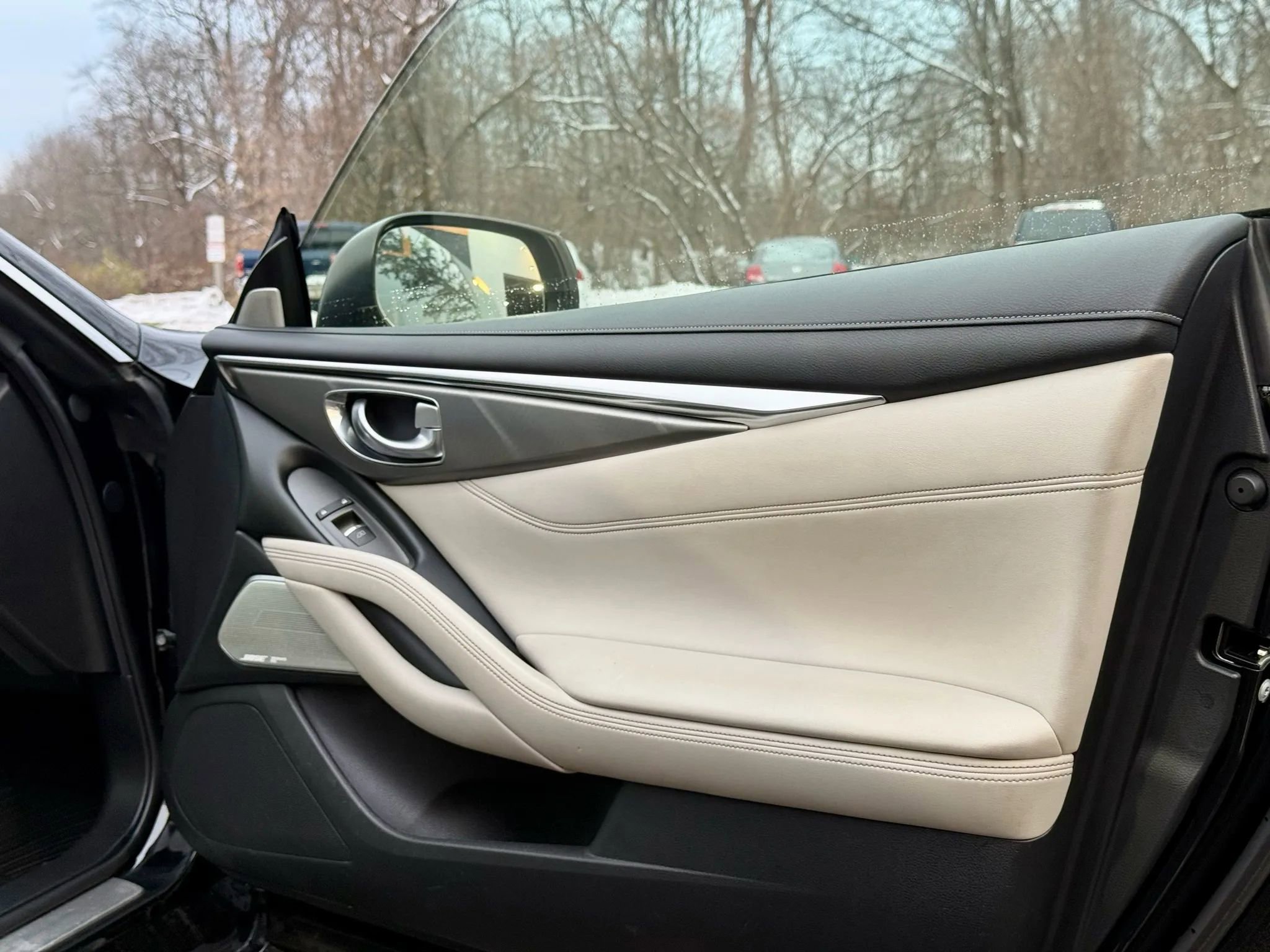 Used 2017 INFINITI Q60 3.0t w/ Cargo Package image 36