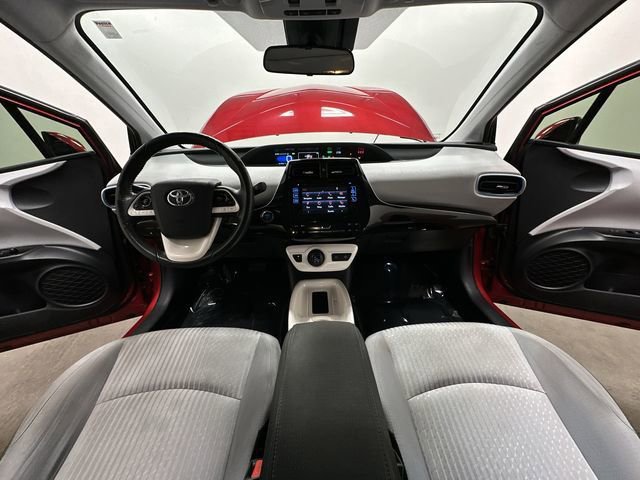 Used 2018 Toyota Prius Three w/ Advanced Technology Package image 21