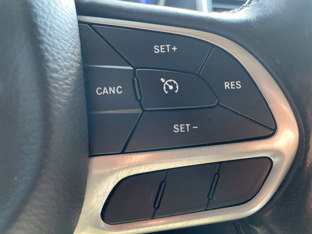 Used 2020 Chrysler 300 Limited AWD/4WD image 19