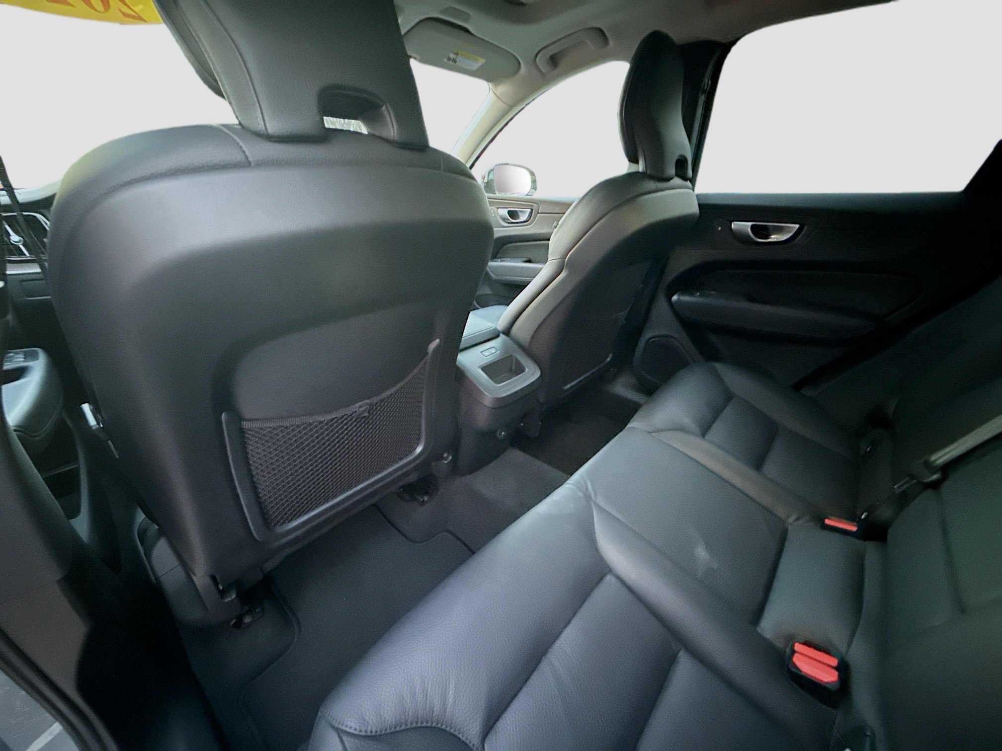 Used 2024 Volvo XC60 B5 Plus image 23