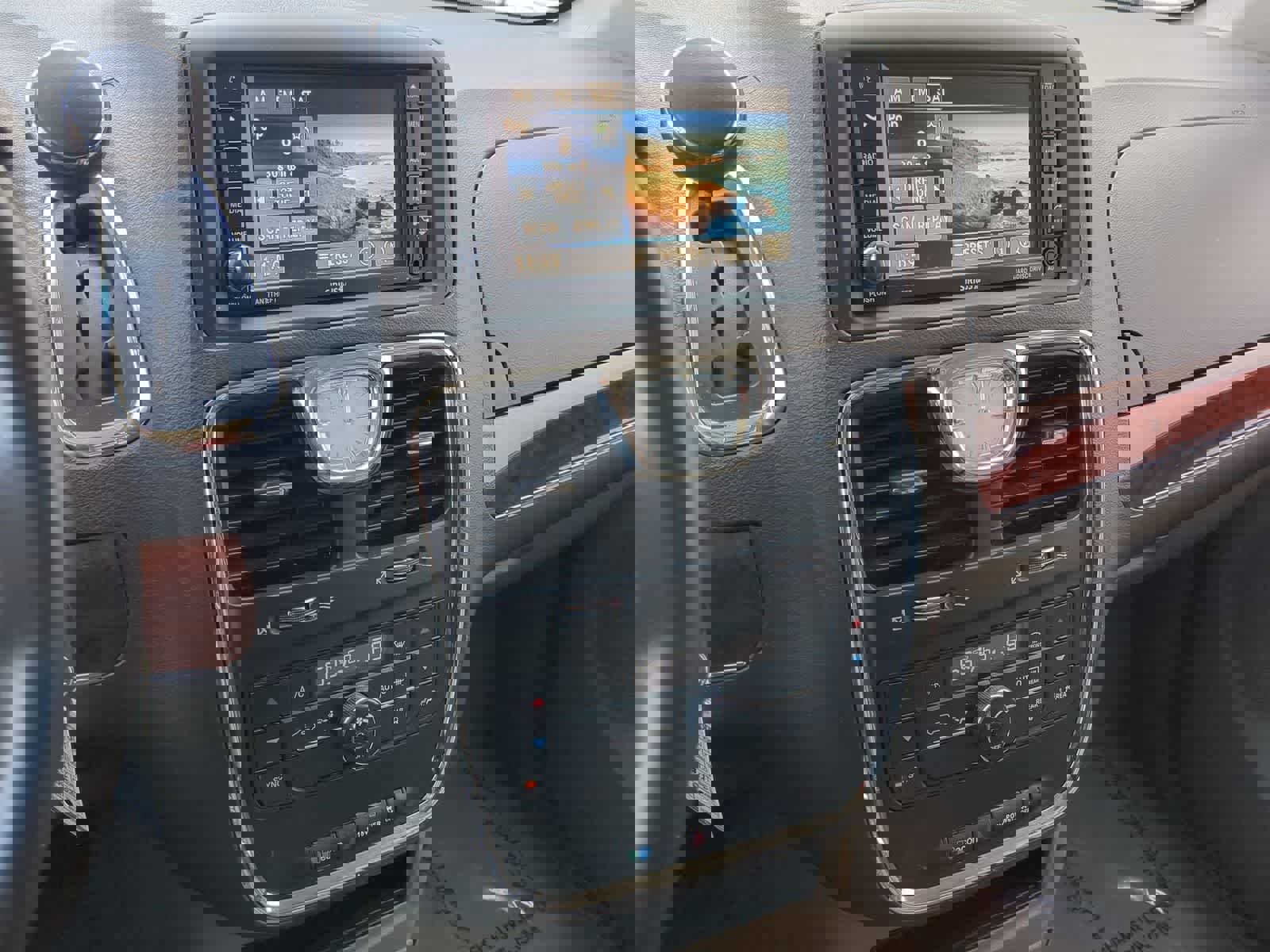 Used 2013 Chrysler Town & Country Touring image 26