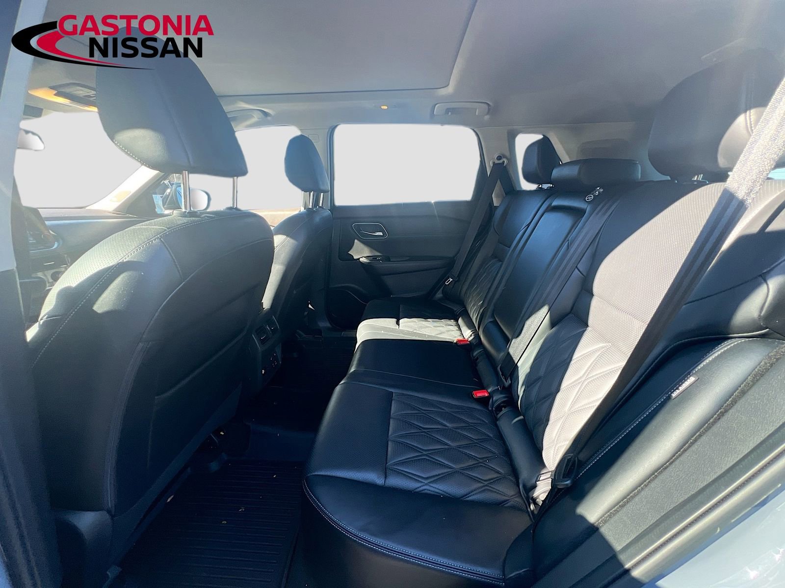 Used 2021 Nissan Rogue Platinum image 32