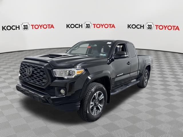 Used 2017 Toyota Tacoma TRD Sport w/ Tow Package (A/T) image 3