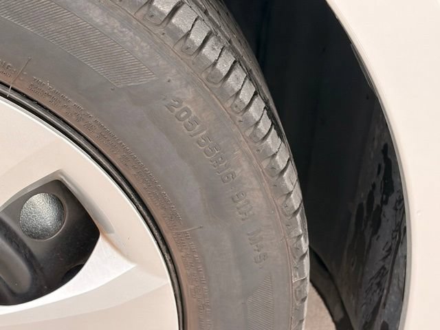 Used 2026 Toyota Corolla LE FWD image 11