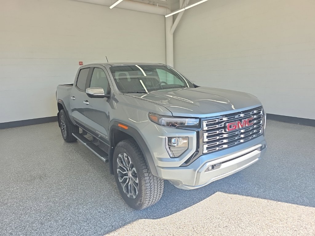 Used 2025 GMC Canyon Denali AWD/4WD image 7