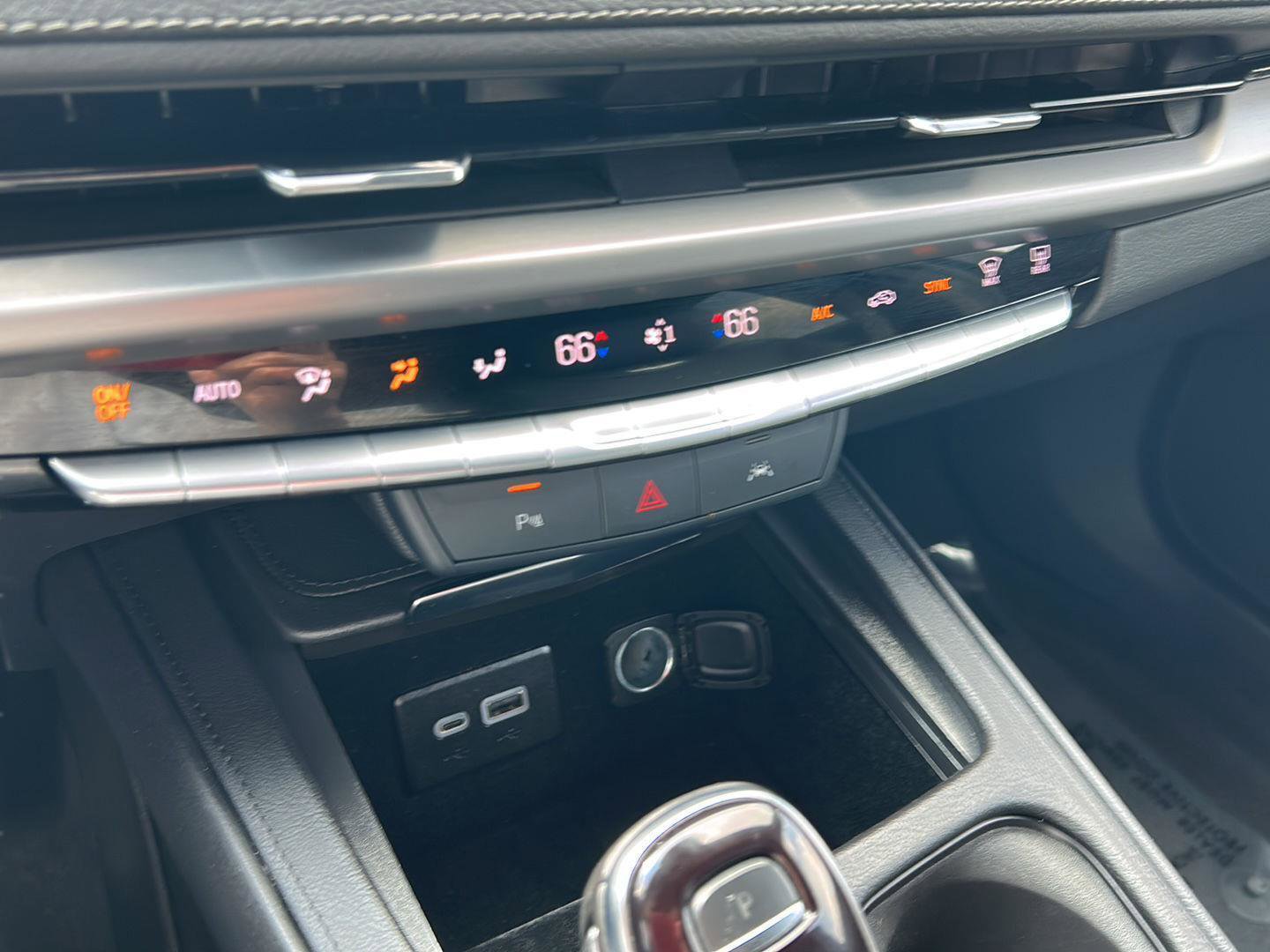 Used 2024 Cadillac XT4 Premium Luxury FWD image 18