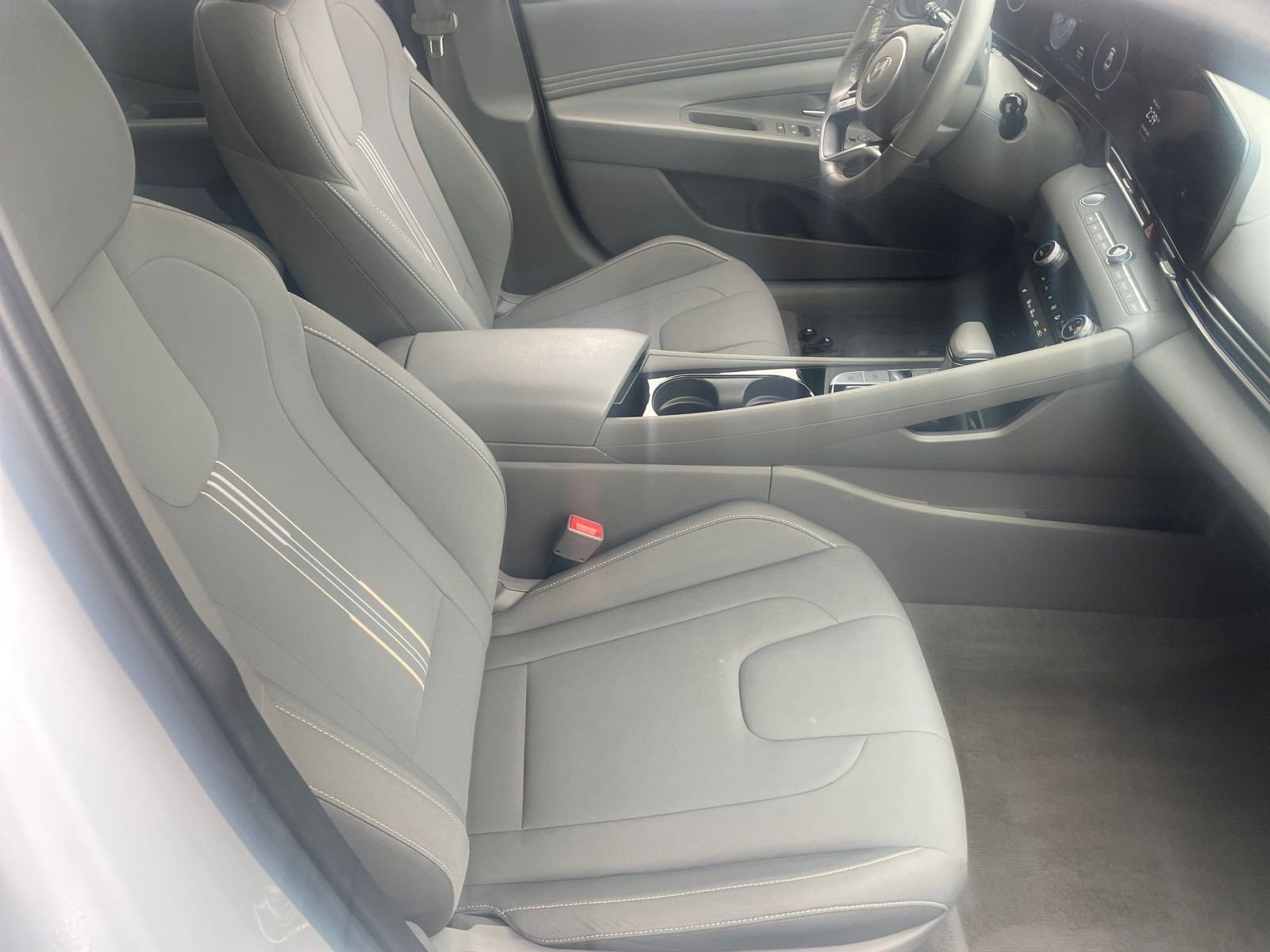 Used 2025 Hyundai Elantra SEL image 36