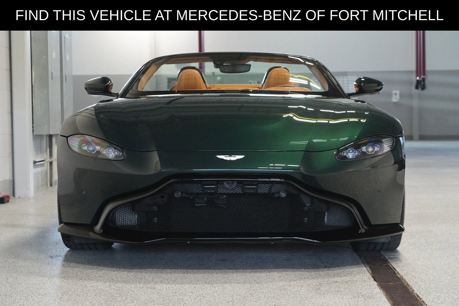 Used 2021 Aston Martin V8 Vantage Roadster RWD image 2