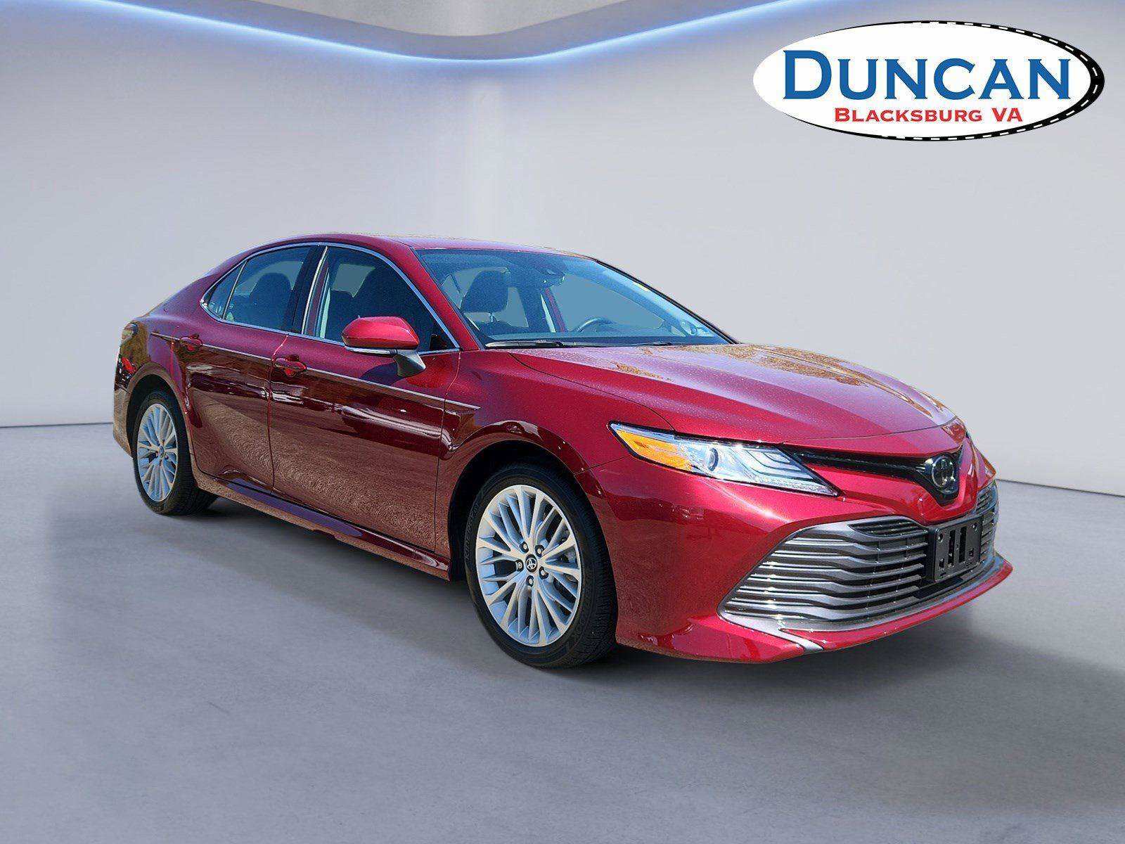 Used 2019 Toyota Camry XLE w/ Navigation Package FWD image 1