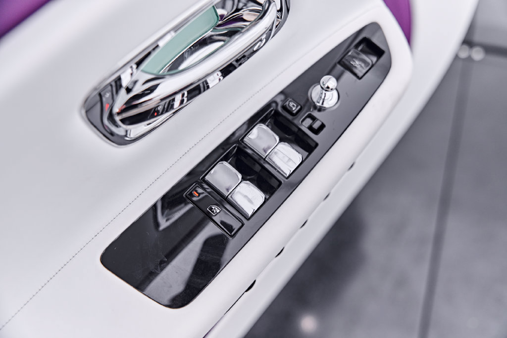 Used 2024 Rolls-Royce Spectre w/ Spectre Launch Package AWD/4WD image 31