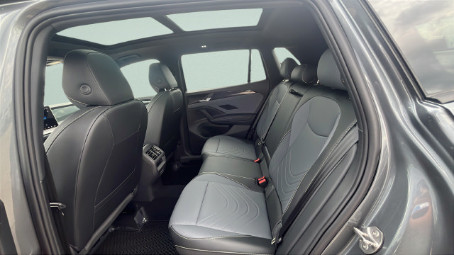 New 2026 Volkswagen Tiguan SE R-Line AWD/4WD image 22