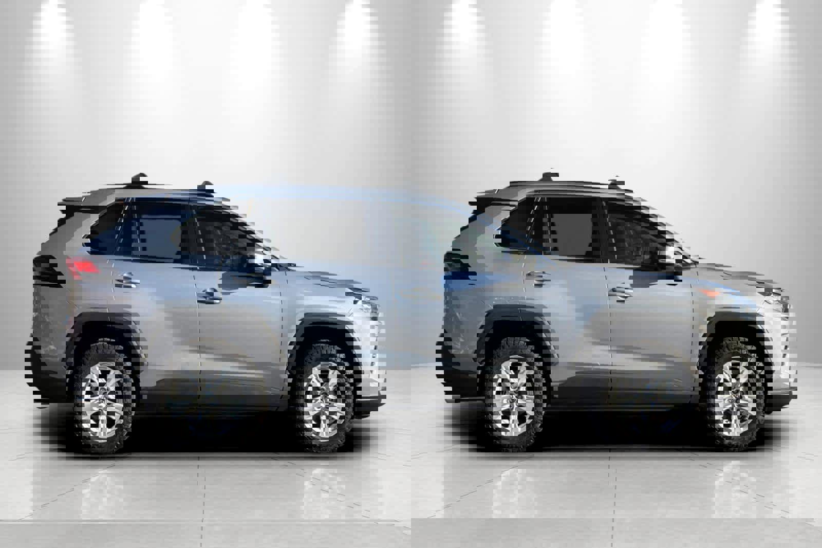 Used 2021 Toyota RAV4 XLE image 8